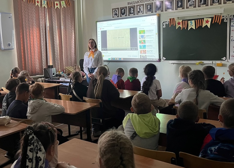 ДЕТИ СМОТРЯТ О ПОБЕДЕ.